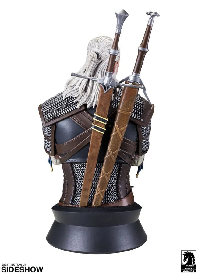 Geralt Playing Gwent - LIMITED EDITION – Dark Horse Comics – ActionFigure Brasil