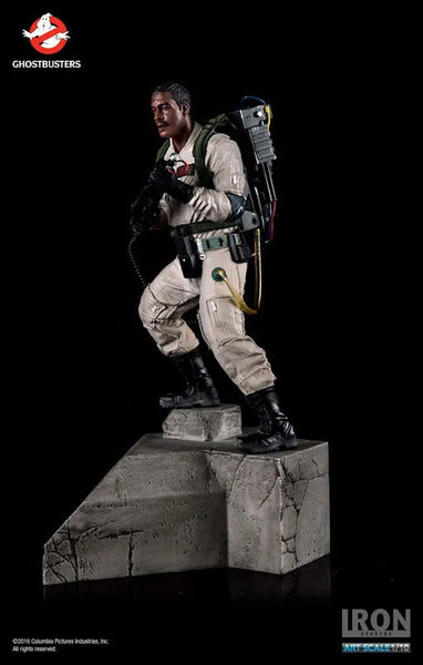 Ghostbusters - Winston Zeddemore 1/10 Art Scale Statueㅤ – Iron Studios – ActionFigureBrasil — com base expositora