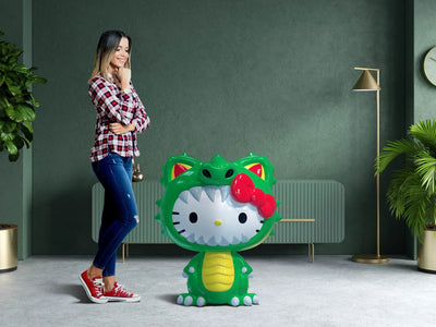 Giant Hello Kitty Green Kaiju – Kidrobot – ActionFigure Brasil — ângulo diferente