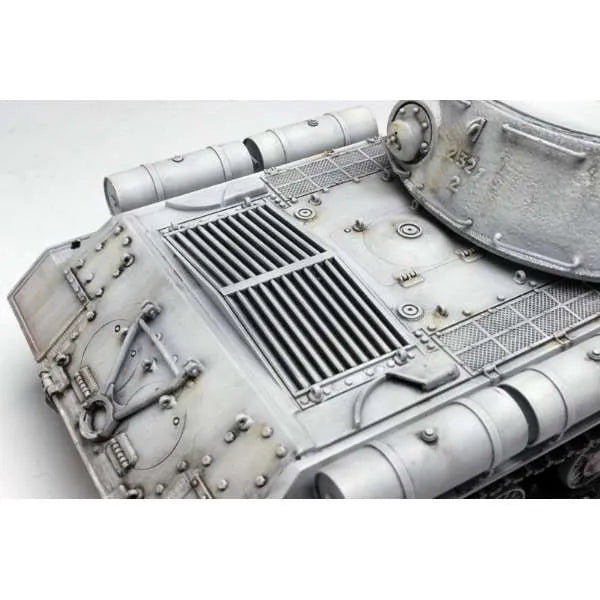 Girls und Panzer - IS-2 - 1/35 - Pravda High School (Platz)ㅤ – Platz Hobby – ActionFigure Brasil