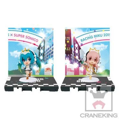 GOOD SMILE Racing - Hatsune Miku - Chibi Kyun-Chara - Racing ver. 2015, Sonico ver. - SoniComi (Super Sonico) - Sonico - Chibi Kyun-Chara - Racing Miku ver.ㅤ – Banpresto – ActionFigure Brasil
