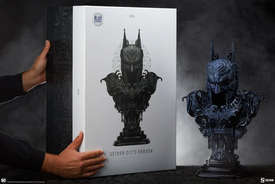 Gotham City's Shadow: Batman™ (Blue Variant) - LIMITED EDITION: 150 (Variant) – Sideshow Collectibles – ActionFigure Brasil — close