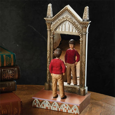 Harry & Mirror of Erised – Enesco, LLC – ActionFigure Brasil — ambientada