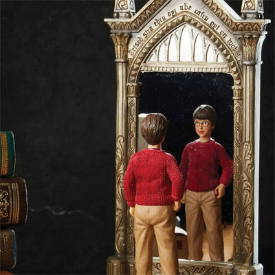 Harry & Mirror of Erised – Enesco, LLC – ActionFigure Brasil — ângulo diferente