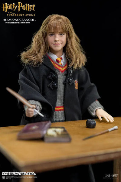 Harry Potter and the Philosopher's Stone - Hermione Granger - My Favourite Movie Series SA0004 - 1/6 (Star Ace, X-Plus)ㅤ – X-Plus – ActionFigureBrasil — close