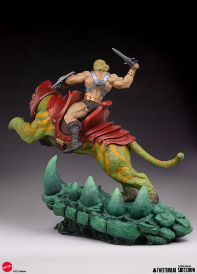 He-Man™ & Battle Cat™ - LIMITED EDITION: 150 – Tweeterhead – ActionFigure Brasil — ambientada