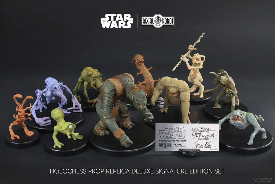 Holochess (Deluxe Signature Edition) - LIMITED EDITION: 77 – Regal Robot – ActionFigure Brasil