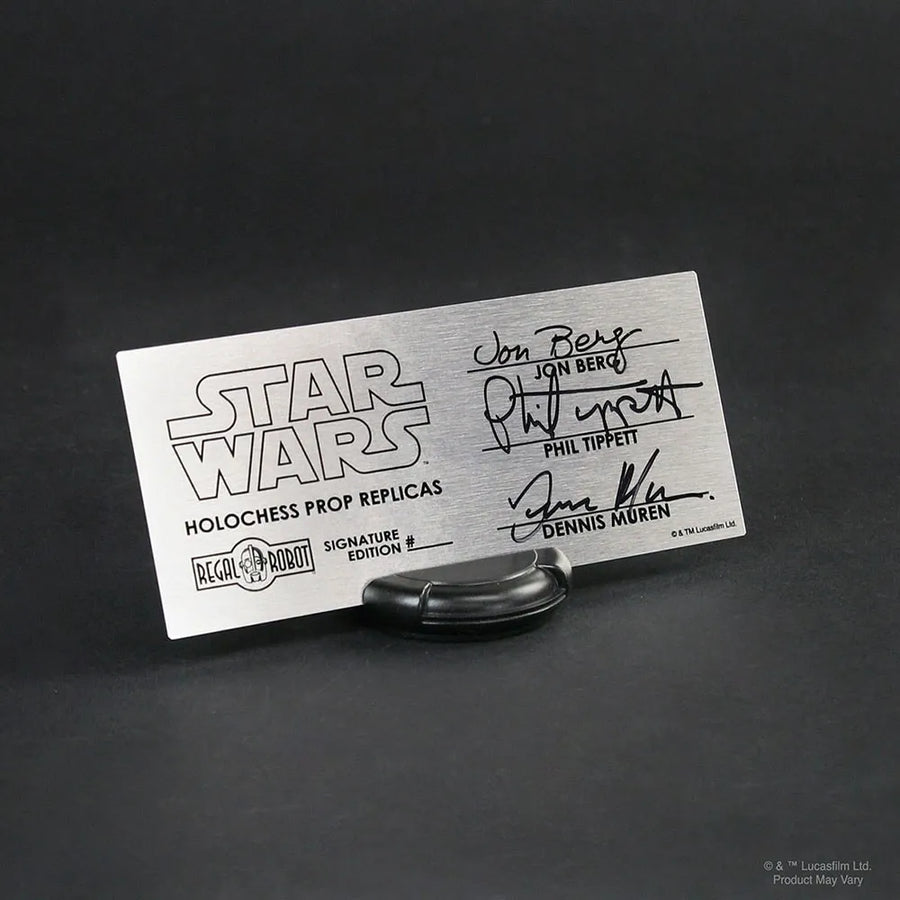 Holochess (Deluxe Signature Edition) - LIMITED EDITION: 77 – Regal Robot – ActionFigure Brasil