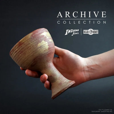 Holy Grail Chalice - LIMITED EDITION: 499 – Regal Robot – ActionFigure Brasil — iluminação de estúdio