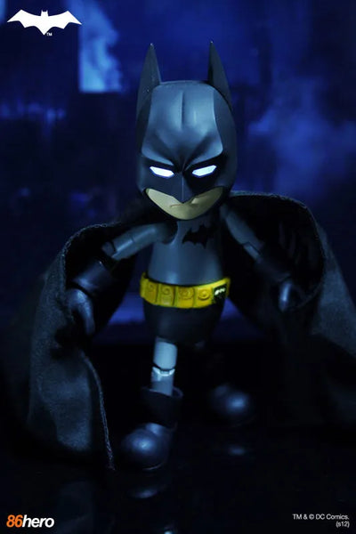 Hybrid Metal Figuration #004 DC Comics Batmanㅤ – 86ヒーロー – ActionFigure Brasil — com base expositora