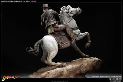 Indiana Jones "Pursuit of the Ark" Statueㅤ – Sideshow Collectibles – ActionFigure Brasil — ângulo diferente