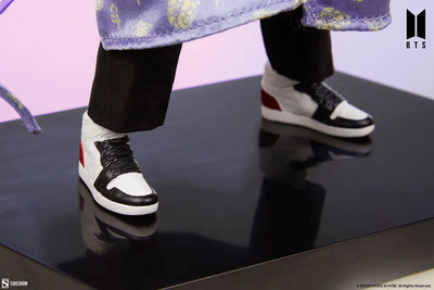 j-hope Deluxe - LIMITED EDITION – Sideshow Collectibles – ActionFigure Brasil — ambientada