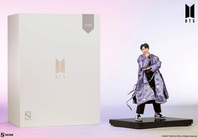j-hope Deluxe - LIMITED EDITION – Sideshow Collectibles – ActionFigure Brasil — com base expositora