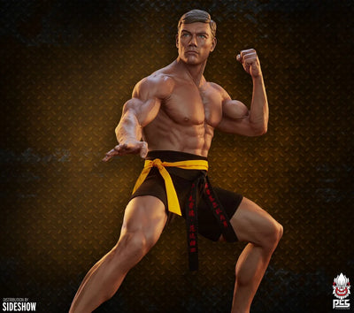 Jean-Claude Van Damme: Shotokan Tribute - LIMITED EDITION: 500 – PCS – ActionFigure Brasil — com base expositora