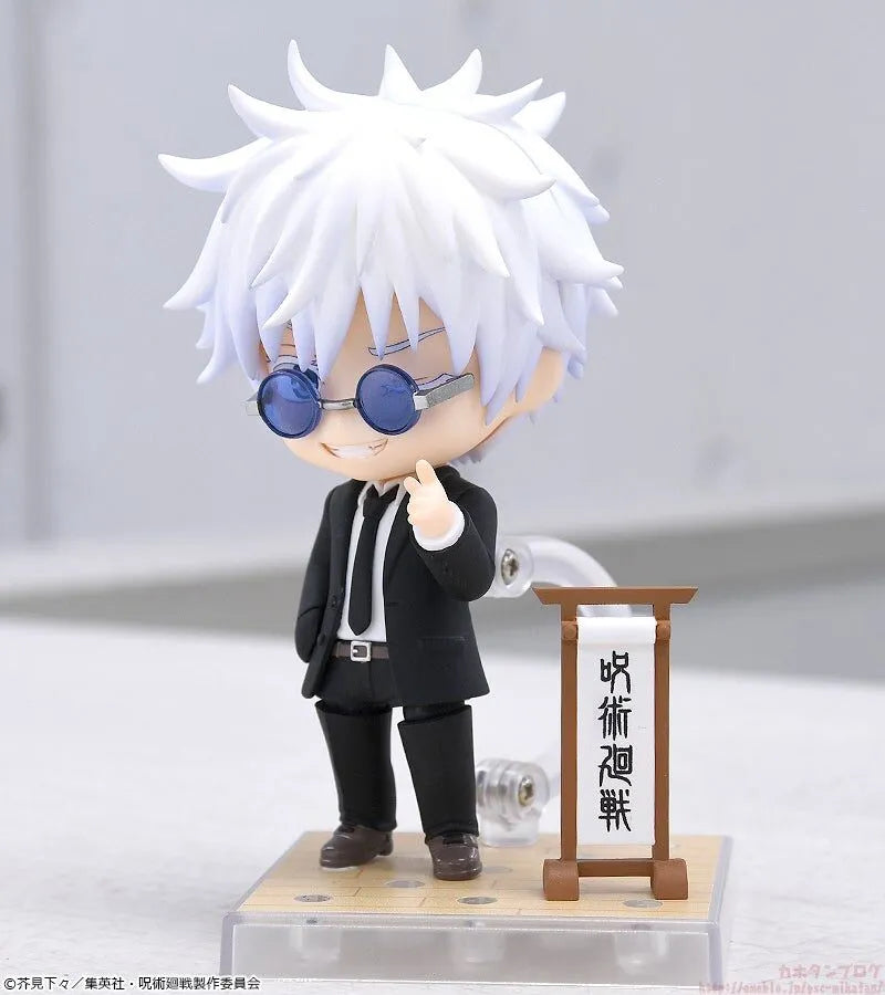 Jujutsu Kaisen - Gojou Satoru - Nendoroid #2440 - Suit Ver. (Good Smile Company)ㅤ – Good Smile Company – ActionFigure Brasil