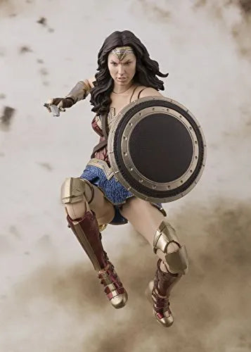 Justice League (2017) - Wonder Woman - S.H.Figuarts (Bandai)ㅤ – Bandai As Manufacturer – ActionFigureBrasil — ângulo diferente