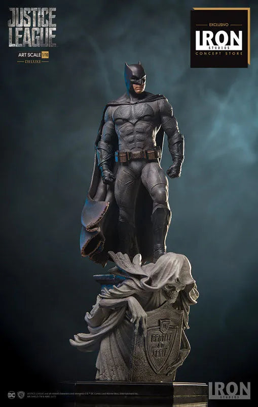 Justice League - Batman Deluxe 1/10 Art Scale Statueㅤ – IRON STUDIOS – ActionFigure Brasil