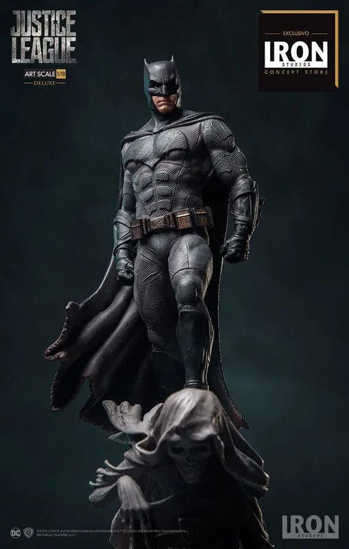 Justice League - Batman Deluxe 1/10 Art Scale Statueㅤ – IRON STUDIOS – ActionFigure Brasil