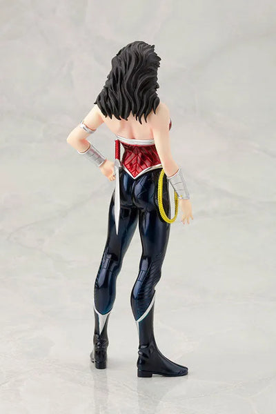 Justice League - Wonder Woman - DC Comics New 52 ARTFX+ - 1/10 (Atelier Bamboo, Kotobukiya)ㅤ – Atelier Bamboo – ActionFigureBrasil — com base expositora