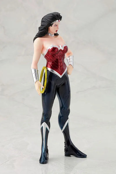 Justice League - Wonder Woman - DC Comics New 52 ARTFX+ - 1/10 (Atelier Bamboo, Kotobukiya)ㅤ – Atelier Bamboo – ActionFigureBrasil — ângulo diferente