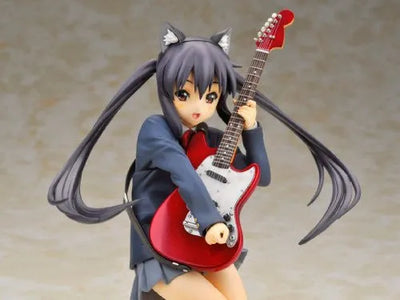 K-ON! - Nakano Azusa - 1/8 (Alter)ㅤ – Alter – ActionFigureBrasil — com base expositora