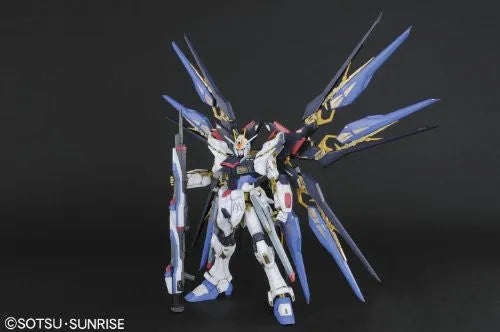 Kidou Senshi Gundam SEED Destiny - ZGMF-X20A Strike Freedom Gundam - PG - 1/60 (Bandai)ㅤ – Bandai – ActionFigureBrasil