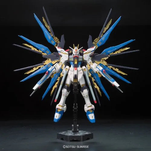 Kidou Senshi Gundam SEED Destiny - ZGMF-X20A Strike Freedom Gundam - RG #14 - 1/144 (Bandai)ㅤ – Bandai – ActionFigureBrasil