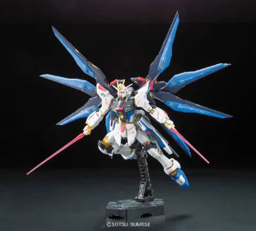 Kidou Senshi Gundam SEED Destiny - ZGMF-X20A Strike Freedom Gundam - RG #14 - 1/144 (Bandai)ㅤ – Bandai – ActionFigureBrasil