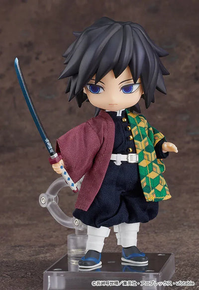Kimetsu no Yaiba - Tomioka Giyuu - Nendoroid Doll (Good Smile Company)ㅤ – Good Smile Company – ActionFigureBrasil — ângulo diferente