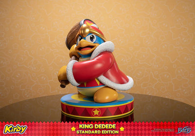 King Dedede - LIMITED EDITION: 500 – First 4 Figures – ActionFigure Brasil — com base expositora