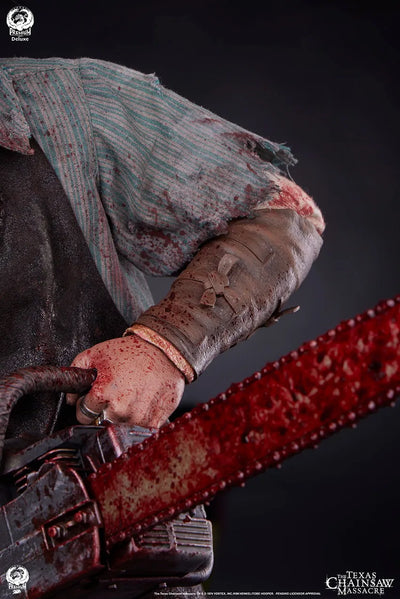 Leatherface - Deluxe Edition - LIMITED EDITION: 400 (Deluxe Edition) – PCS – ActionFigure Brasil — ambientada