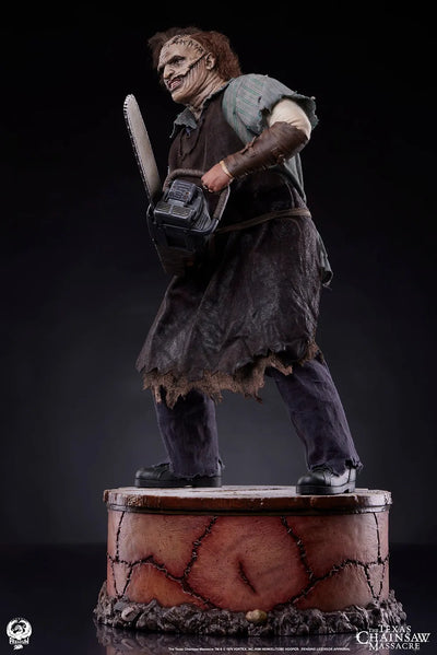 Leatherface - LIMITED EDITION: 400 – PCS – ActionFigure Brasil — ambientada