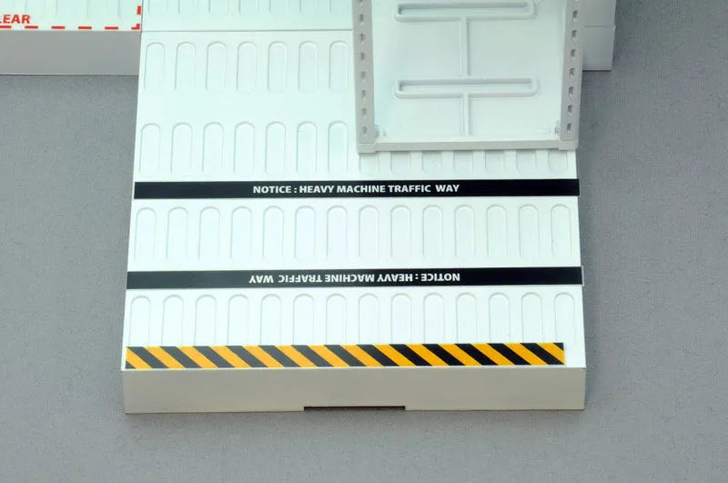 LittleArmory [LD027] Weapon Storeroom A 1/12 Plastic Modelㅤ – Tomytec – ActionFigureBrasil