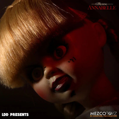 Living Dead Dolls / Annabelle: Annabelleㅤ – Mezco – ActionFigureBrasil — ângulo diferente