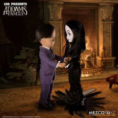 Living Dead Dolls / The Addams Family: Gomez & Morticia 2PKㅤ – Mezco – ActionFigureBrasil — ângulo diferente