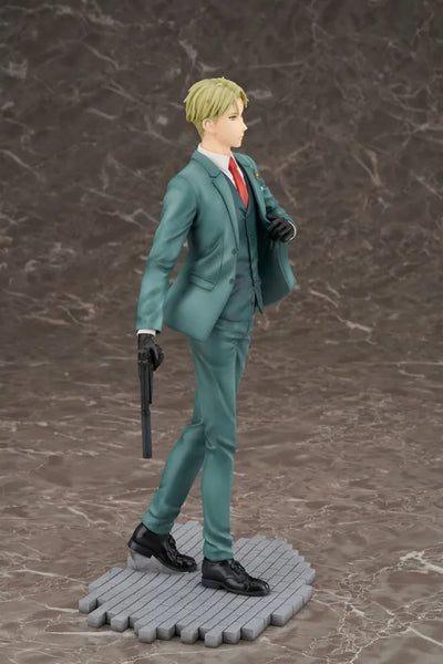 Loid Forger – FURYU Corporation – ActionFigure Brasil — ambientada