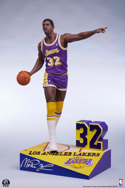 Magic Johnson - LIMITED EDITION: 250 – PCS – ActionFigure Brasil — iluminação de estúdio