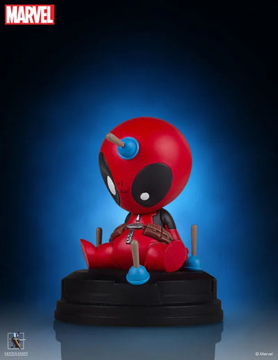Marvel Comics - Mini Statue: Deadpoolㅤ – Puella Magi Madoka Magica – ActionFigureBrasil — ângulo diferente