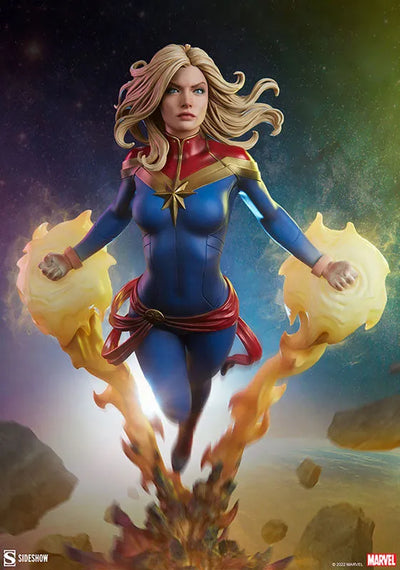 "Marvel Comics" Premium Format Figure Captain Marvel (Sparkle Fist)ㅤ – Sideshow Collectibles – ActionFigure Brasil