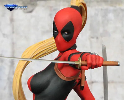 Marvel Comics PVC Statue - Femme Fatales: Lady Deadpoolㅤ – DIAMOND SELECT TOYS – ActionFigure Brasil