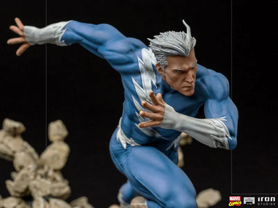 Marvel Iron Studios Statue "Battle Diorama, Series" 1/10 Scale Quicksilver [Comic]ㅤ – Iron Studios – ActionFigure Brasil — com base expositora