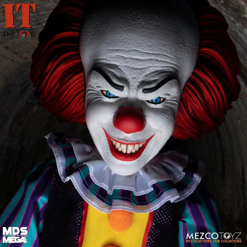 MDS Designer Series / IT: Pennywise 15 Inch Mega Scale Figure with Soundㅤ – Mezco – ActionFigureBrasil