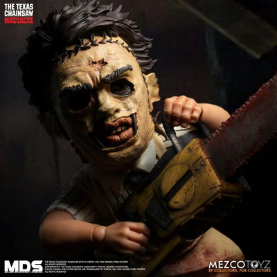 MDS Designer Series / Texas Chainsaw Massacre: Leatherface 6 Inch Action Figureㅤ – Mezco – ActionFigureBrasil — ângulo diferente