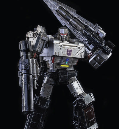 Megatron DLX – Threezero – ActionFigure Brasil — com base expositora