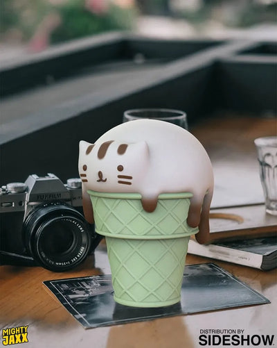 Meowlting Catpuccino - LIMITED EDITION: 200 – Mighty Jaxx – ActionFigure Brasil — com base expositora