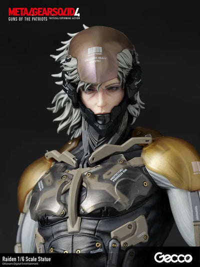 Metal Gear Solid 4: Guns of the Patriots - Raiden - 1/6 (Gecco)ㅤ – Gecco – ActionFigureBrasil — com base expositora