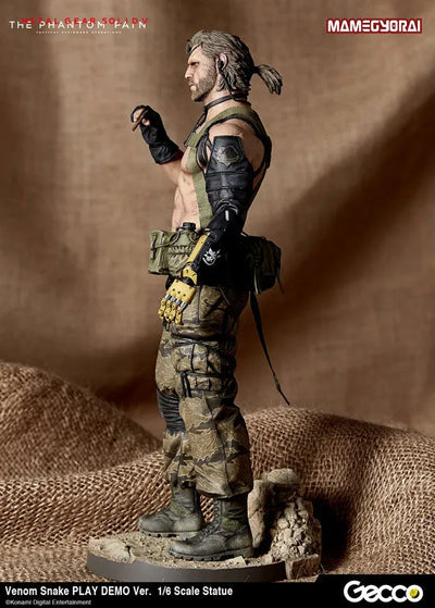 Metal Gear Solid V: The Phantom Pain - Venom Snake - 1/6 - Play Demo Ver. (Gecco, Mamegyorai)ㅤ – Gecco As Manufacturer,Mamegyorai As Distributor – ActionFigureBrasil — ambientada