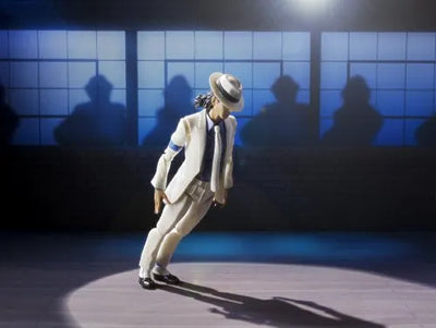 Michael Jackson - S.H.Figuarts - Smooth Criminal (Bandai)ㅤ – Bandai – ActionFigure Brasil — com base expositora