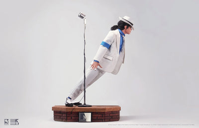 Michael Jackson: Smooth Criminal - LIMITED EDITION: 1600 – PureArts – ActionFigure Brasil — ângulo diferente