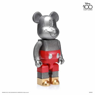 Mickey Mouse Disney 100 Be@rbrick 400% (Special Edition) – Royal Selangor – ActionFigure Brasil — iluminação de estúdio